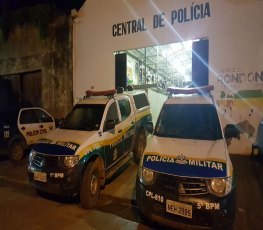 CIÚMES: Homem agride esposa e acaba atingindo filha de dois meses com soco