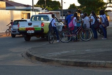 Adolescentes foram roubados na saída da escola