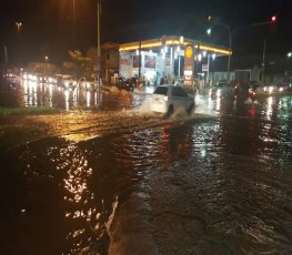 CHUVA – Casas alagadas e muito transtorno na capital; VÍDEO