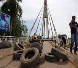 Brasileiro é preso na Bolívia e manifestantes fecham fronteira no Acre