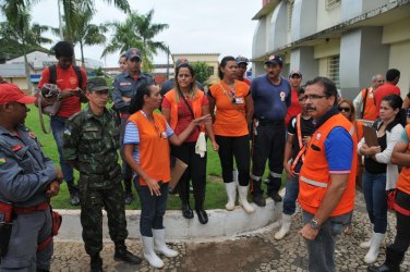 CHEIA - Moradores do assentamento Joana D’Arc são socorridos pela Defesa Civil