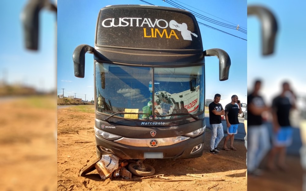 ACIDENTE: Ônibus de Gusttavo Lima atropela moto e deixa um ferido na BR-060