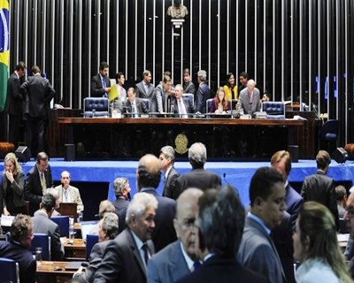 Depois de oferecer cargos a deputados, Planalto estende negociação ao Senado