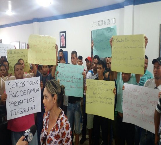 Trabalhadores realizam protesto na câmara de vereadores da capital - VÍDEO