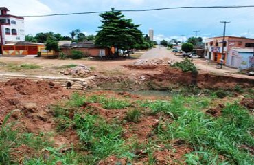 TRANSTORNO - Obra da Elias Gorayeb continua parada; população está revoltada