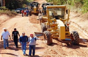 Secretário regional vistoria obras em Nova Colina