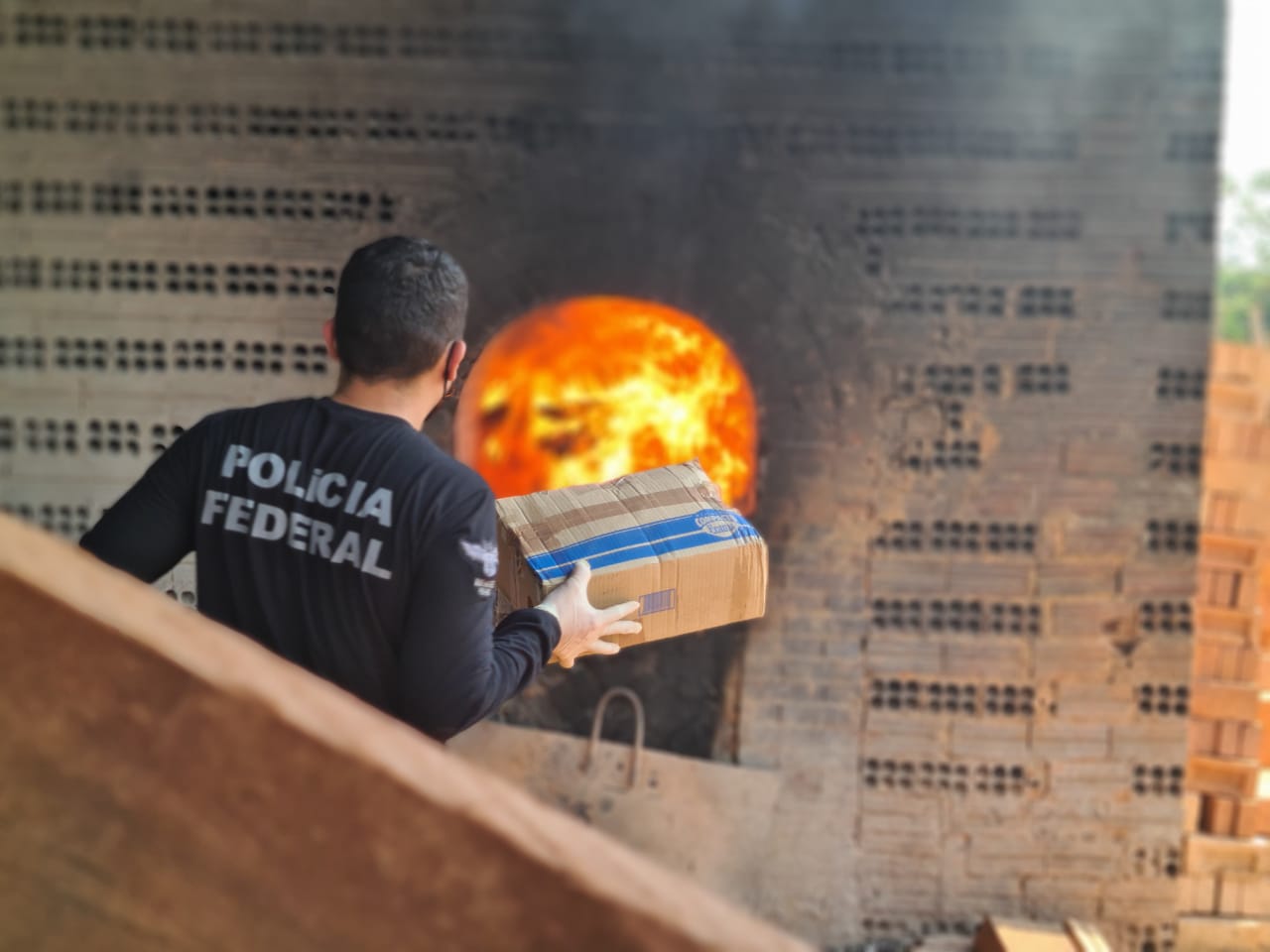 VÍDEO: Polícia Federal incinera mais de 140 quilos de drogas em Porto Velho