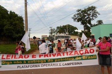 PROTESTO - Integrantes do MAB bloqueiam entradas da Usina de Santo Antônio