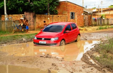 CENA DA CIDADE – Lameiro deixa carros atolados na zona Leste - Fotos 