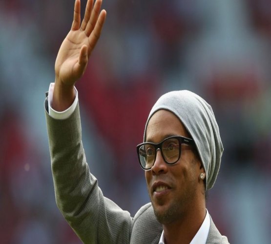 Ronaldinho promete ajudar Chape com amistoso ou 'vinculo maior'