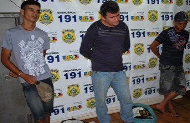 TRÁFICO DE DROGAS - Trio é preso com 25 quilos de cocaína na BR-364; um deles se identificou com nome de um morto - Confira Fotos