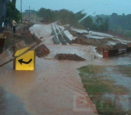 TEMPORAL: Chuva e ventos de quase 100 Km/h causam destruição em Vilhena