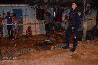 JARU – Homens  são executados a tiros em frente de residência  