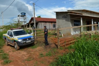 Homem mata adolescente e esfaqueia outro por suposta dívida