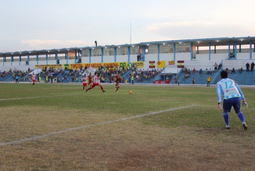 Genus perde amistoso longe de casa e goleiro deixa o clube