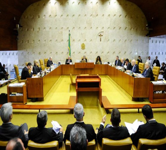 Maioria do STF decide manter Renan na presidência do Senado