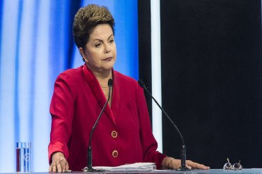 Opositores abrem fogo contra Dilma em debate na TV