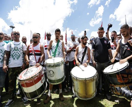 Organizadas se unem no Pacaembu em apoio à Chapecoense