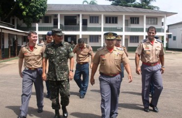 Comandante do Corpo de Bombeiros visita Brigada de Infantaria de Selva em Porto Velho 