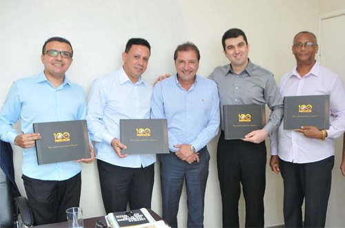 ENCONTRO: Vereador Edesio apresenta novas lideranças da Igreja Universal ao Prefeito