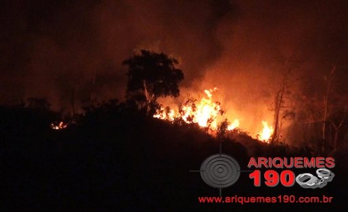 Incêndio consome vegetação em propriedade rural 