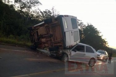 Madrugada é marcada por dois acidentes