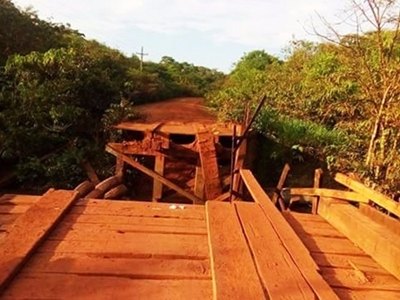 Ponte da Linha 101 desaba e deixa União Bandeirantes isolado