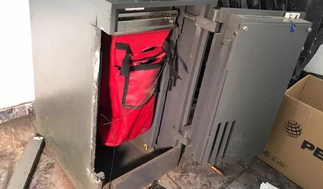 REFÉM: Frentista é amarrado e criminosos roubam todo o dinheiro em cofre de posto