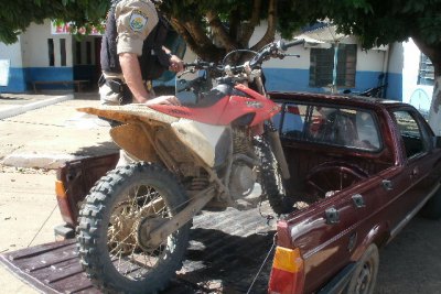 PRF apreende motocicleta com chassi e motor raspado em Jaru