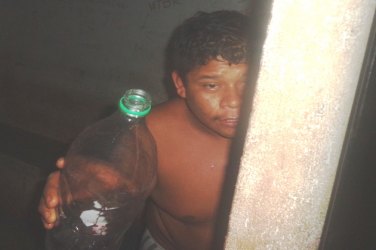 MONSTRO – Viciado é preso em flagrante por espancar irmão e mãe deficiente 