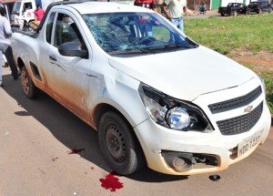 Homem sofre poli traumatismo após avançar preferencial e colidir com carro