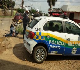 OMISSÃO: Professora é presa após atropelar motociclista e fugir