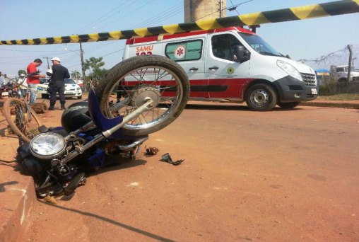 Carona de motocicleta morre em colisão com automóvel na Capital