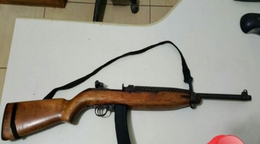 Polícia apreende carabina calibre .30 e prende vendedor e comprador da arma