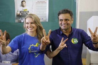 Confusão e vidro quebrado marcam votação de Aécio em BH