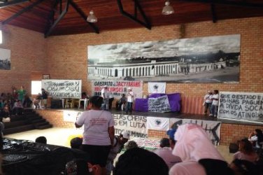 Integrantes do MAB realizam assembleia no Mercado Cultural para discutir reivindicações - FOTOS