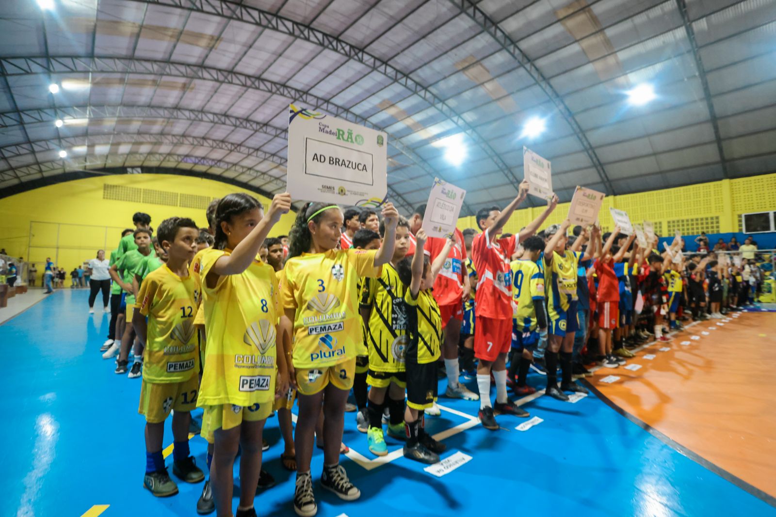 COPA MADEIRÃO: Ginásio Dudu fica lotado na solenidade de abertura da 1ª Copa de Futsal de Base