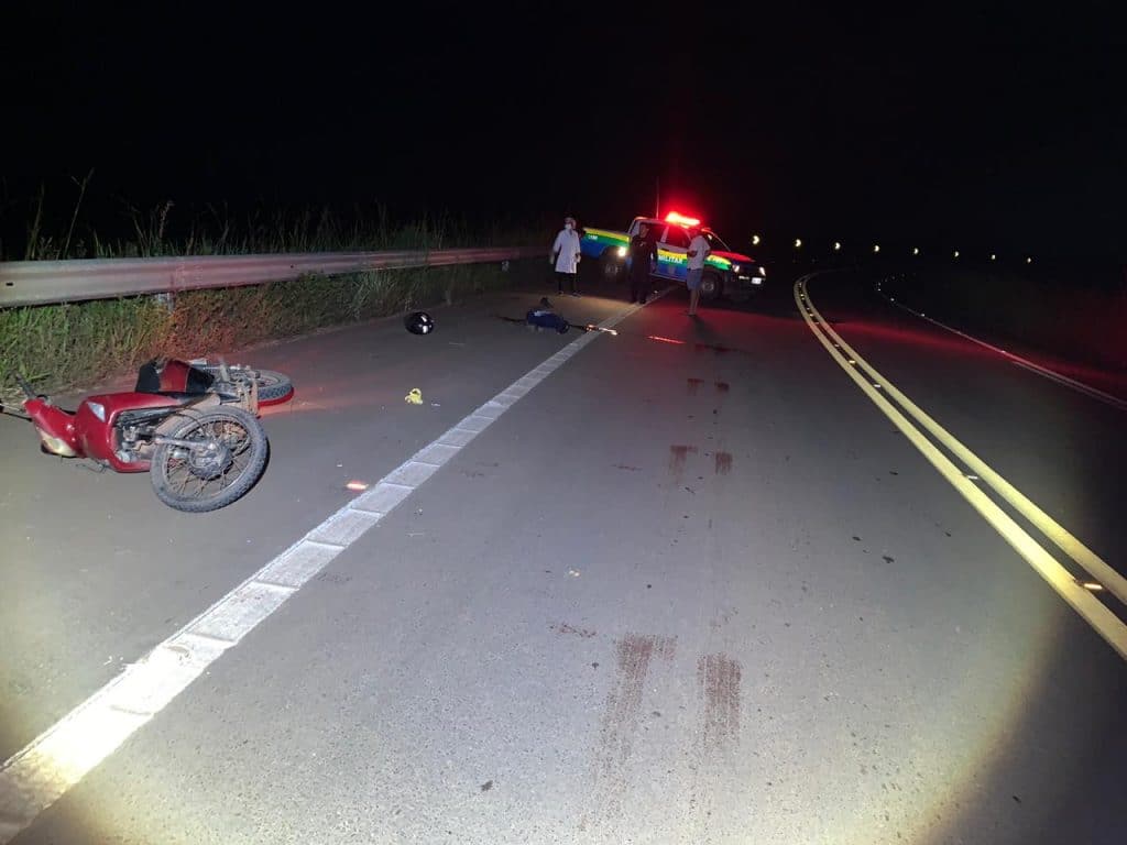 ACIDENTE: Motociclista morre após perder controle e bater em 'Guard Rail' na BR