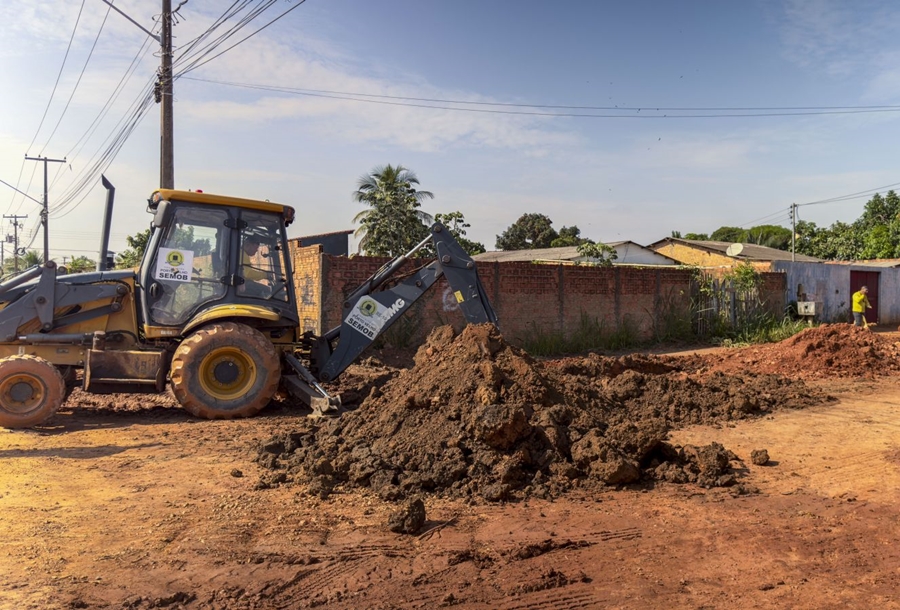 INFRAESTRUTURA: Prefeito acompanha obras de drenagem e pavimentação em Porto Velho