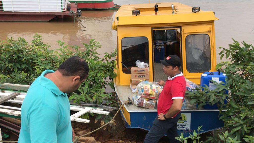 Equipe da Defesa Civil atende famílias atingidas pela cheia em Nazaré