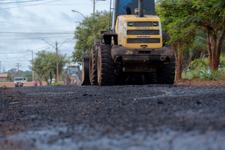 PAVIMENTAÇÃO: Prefeito anuncia mais 11 quilômetros de asfalto em três bairros da zona Leste