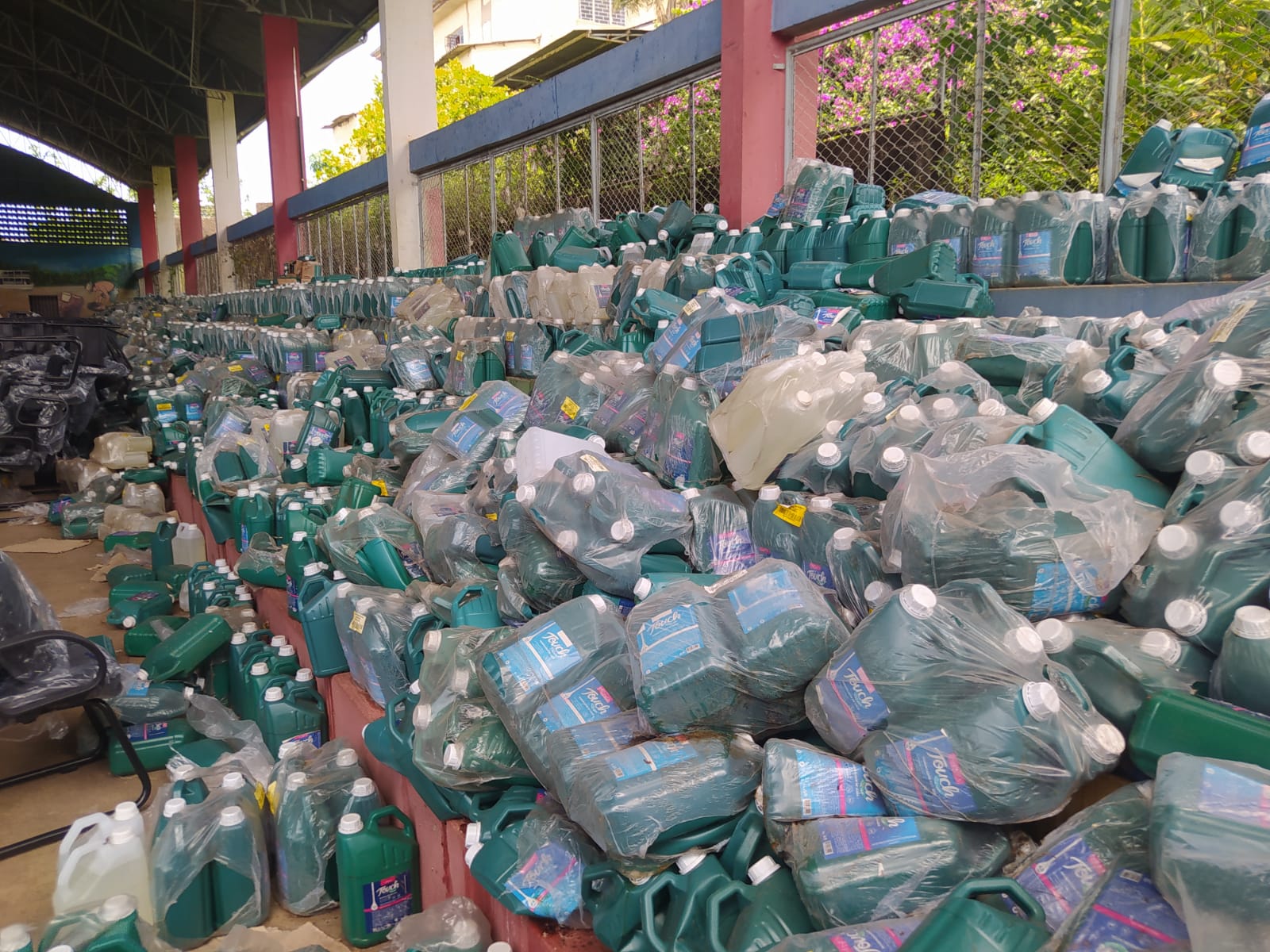 DE OLHO: MPT faz vistoria em colégio que armazenava álcool em gel de forma irregular