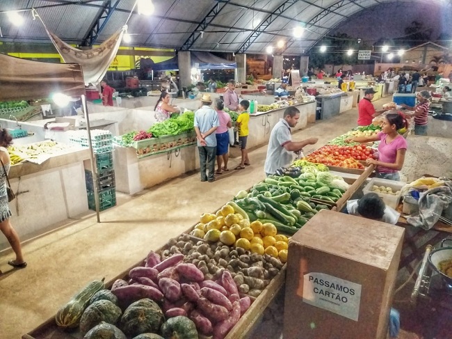 FESTA AGOSTINA: 1° Arraial na Feira mobiliza feirantes e oferece comidas típicas em Vilhena