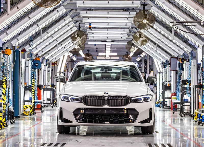 PARA POUCOS: BMW 320i ganha versão limitada alusiva aos 10 anos da fábrica do BMW Group em Araquari