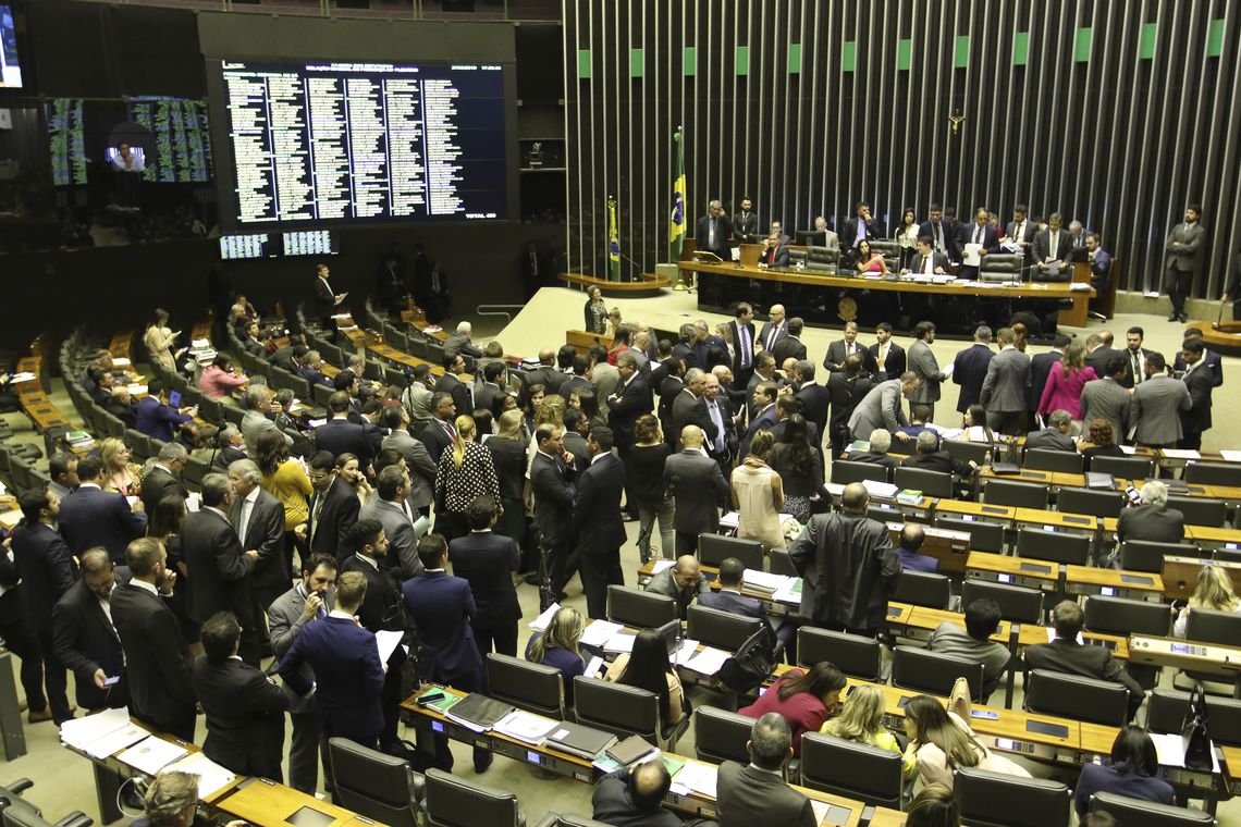 MUDANÇAS: Câmara aprova projeto que altera regras para partidos políticos