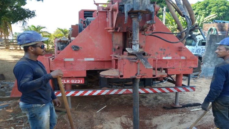 DEPUTADO: Jhony Paixão comemora a perfuração de um novo poço artesiano para Nova Londrina