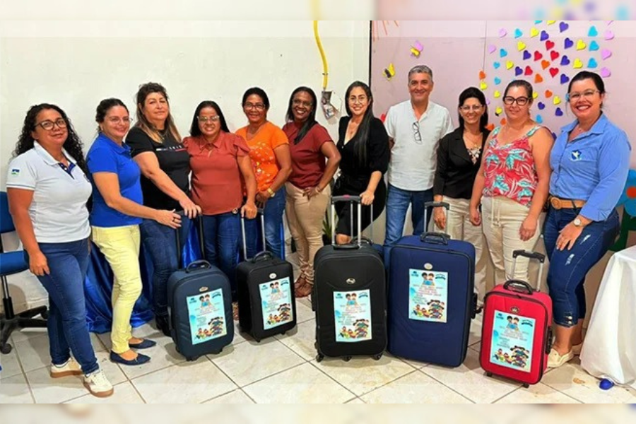 LITERATURA: SEMED de Chupinguaia lança biblioteca itinerante para escolas municipais
