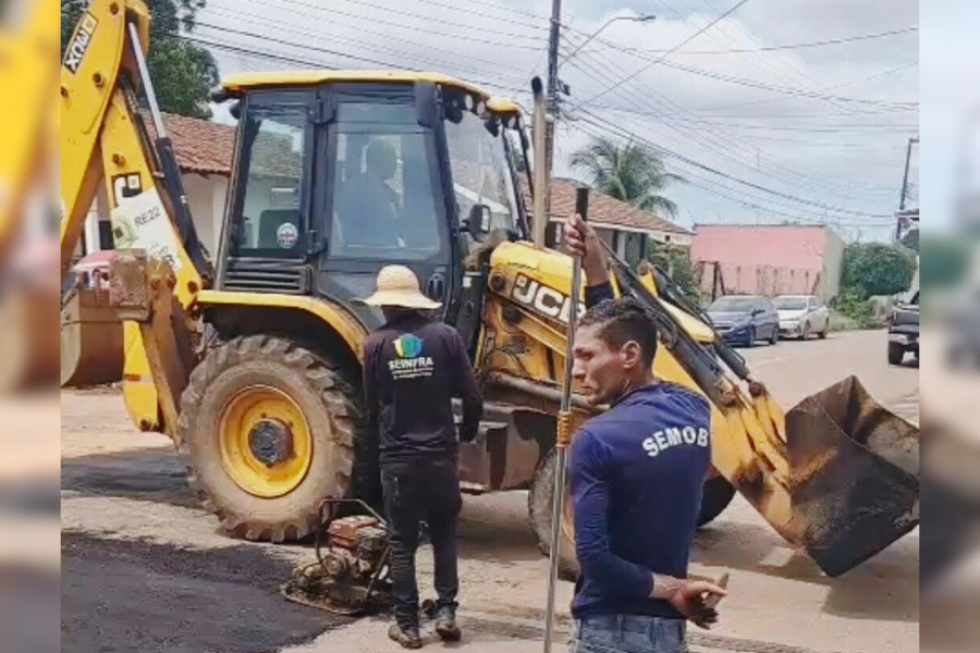 RUA ANDRÉIA: Seinfra realiza serviço de tapa-buracos à pedido do Dr Júnior Queiroz