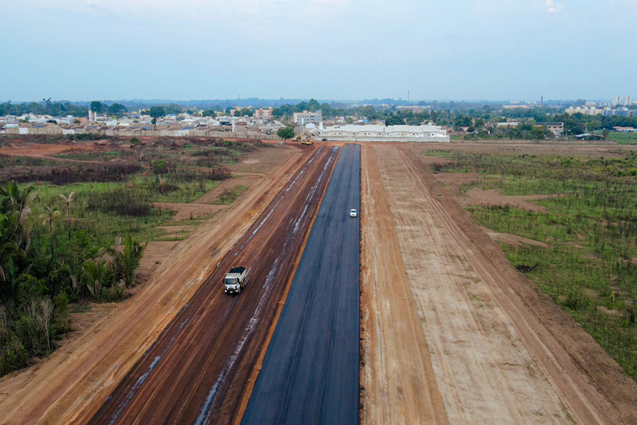 OBRAS: Avenida Santos Dumont começa a ser pavimentada na capital