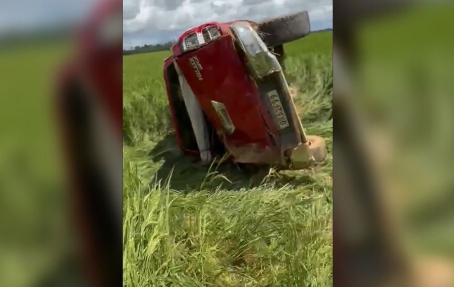 ARIQUEMES: Um rapaz morreu e outro ficou ferido após camionete capotar na zona rural